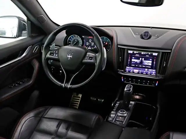 Maserati Levante view 8