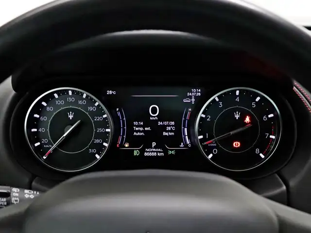 Maserati Levante view 10