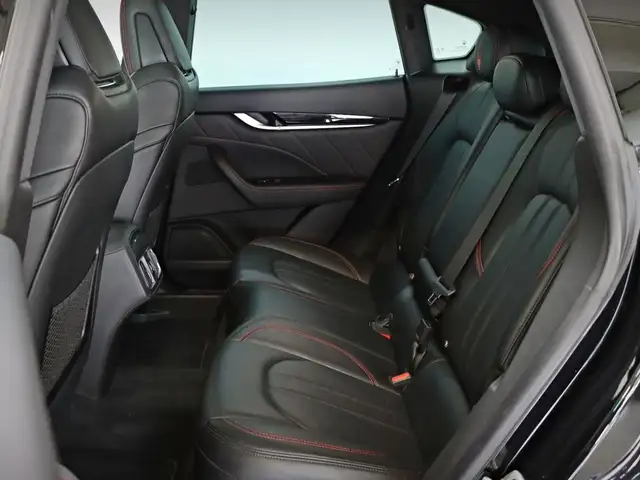 Maserati Levante view 13