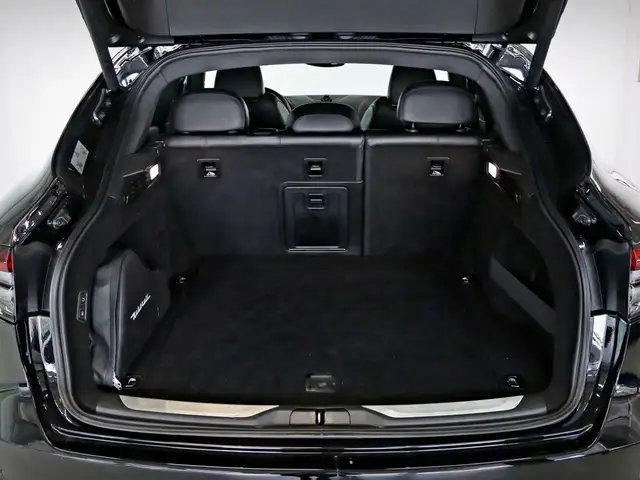 Maserati Levante view 5