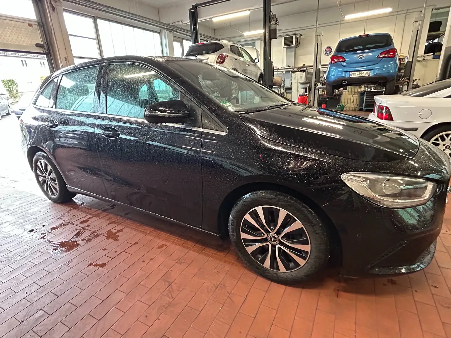 Mercedes-Benz B 200 B 200 d (247.012) Schwarz - 2