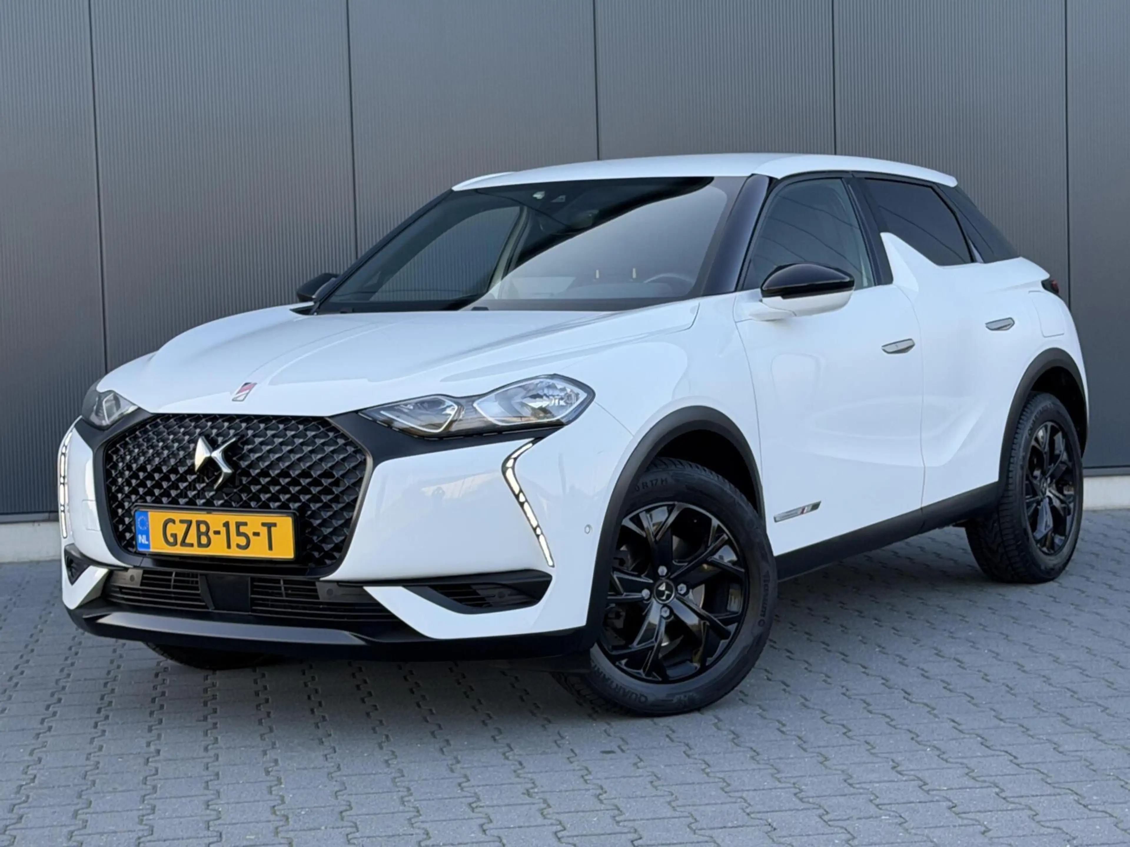 DS Automobiles DS 3 Crossback 1.2 PureTech Performance Line Leder - Alcantara -