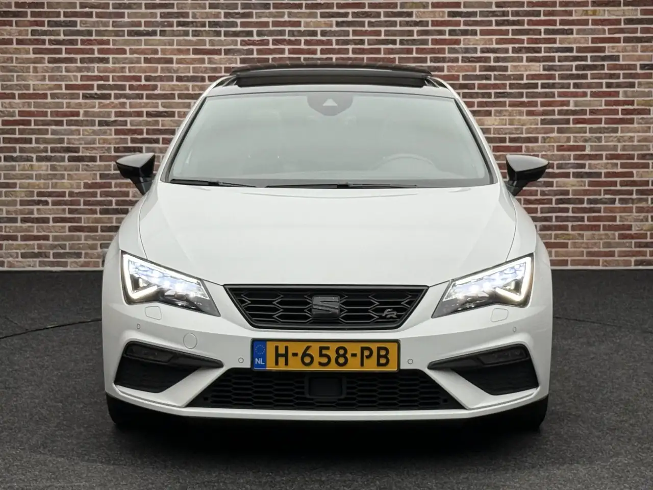 SEAT Leon 1.5 TSI FR Ultimate Edition Black Pano Camera, миниатюра 5