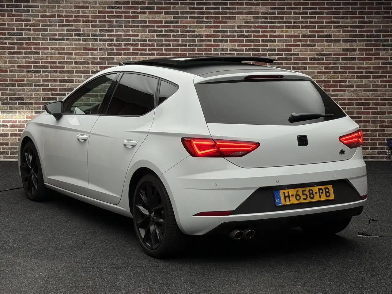 SEAT Leon 1.5 TSI FR Ultimate Edition Black Pano Camera, миниатюра 30