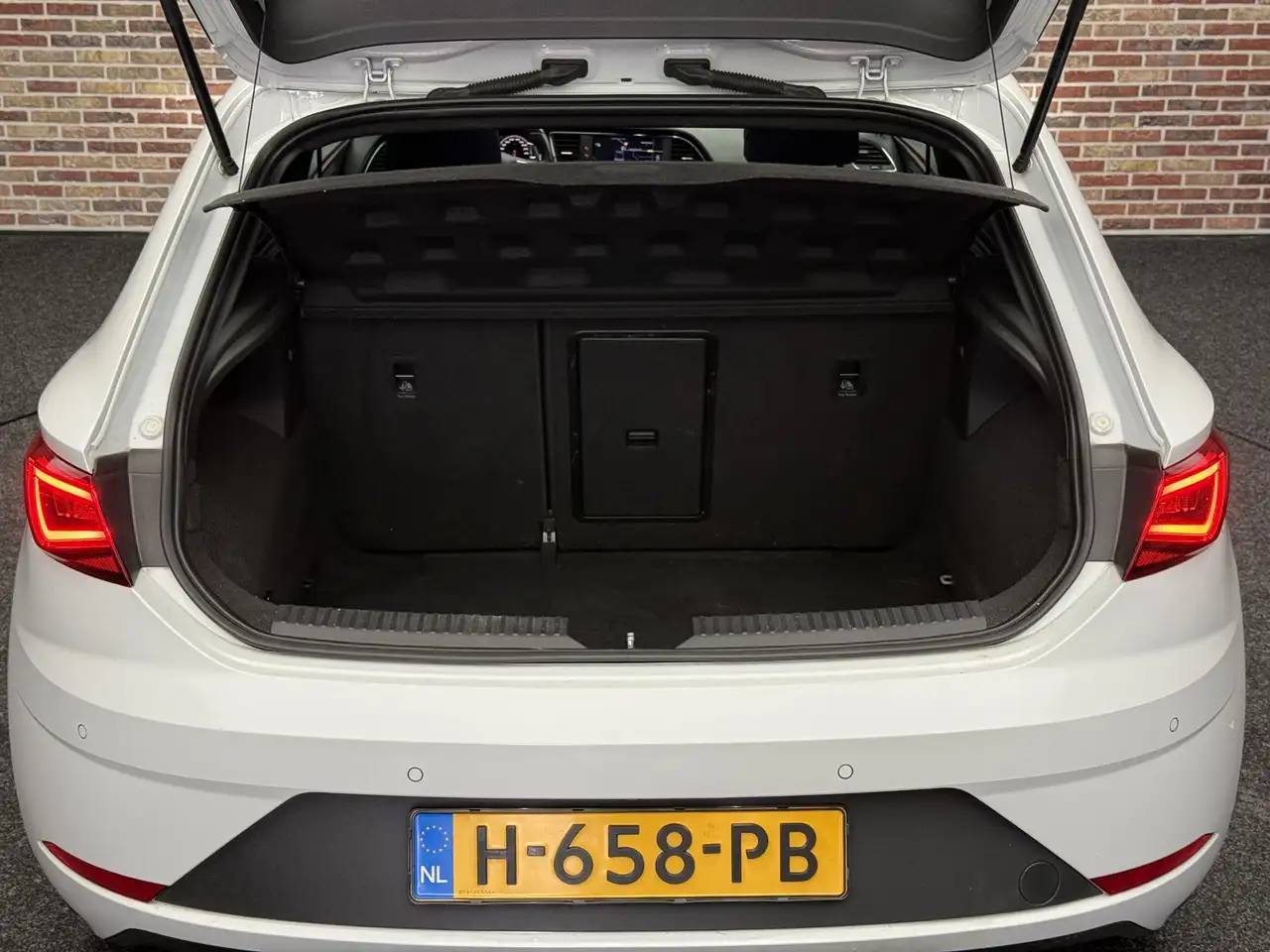 SEAT Leon 1.5 TSI FR Ultimate Edition Black Pano Camera, миниатюра 27