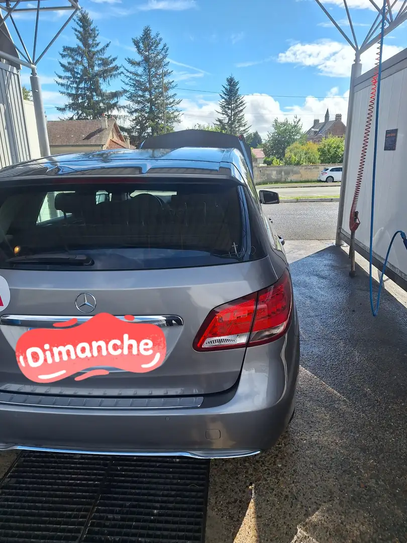 Mercedes-Benz 180 Bronze - 2