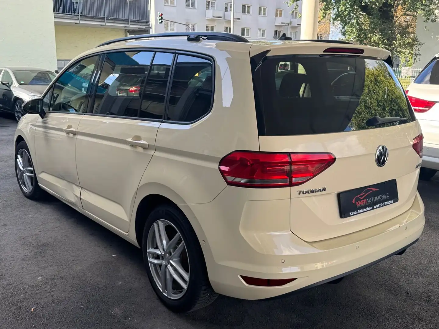 Volkswagen Touran 2.0 TDI Automatik 7 Sitzer Beige - 2