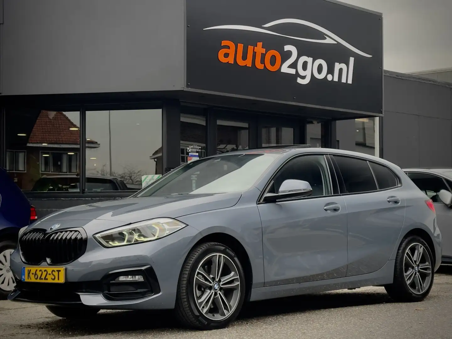BMW 118 1-serie 118i AUT7 M-SPORT HIGH EXECUTIVE PANODAK L Grau - 1