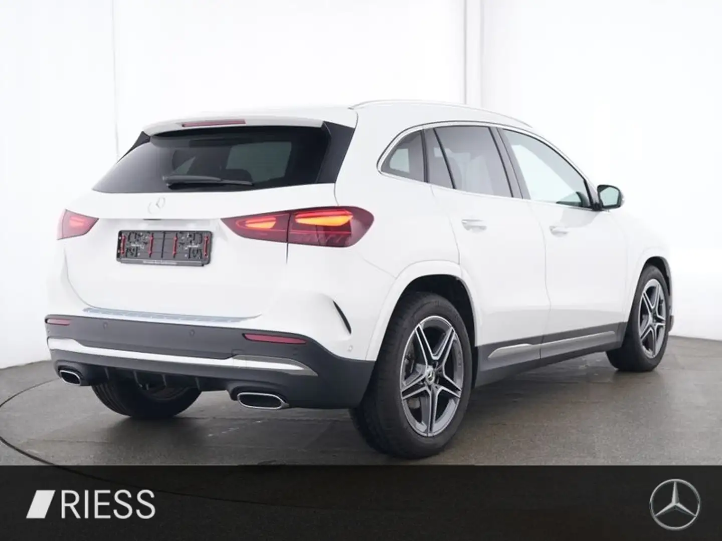 Mercedes-Benz GLA 200 ACC AUT Kam. KeyLess KlimaA LED LM PDC Weiß - 2