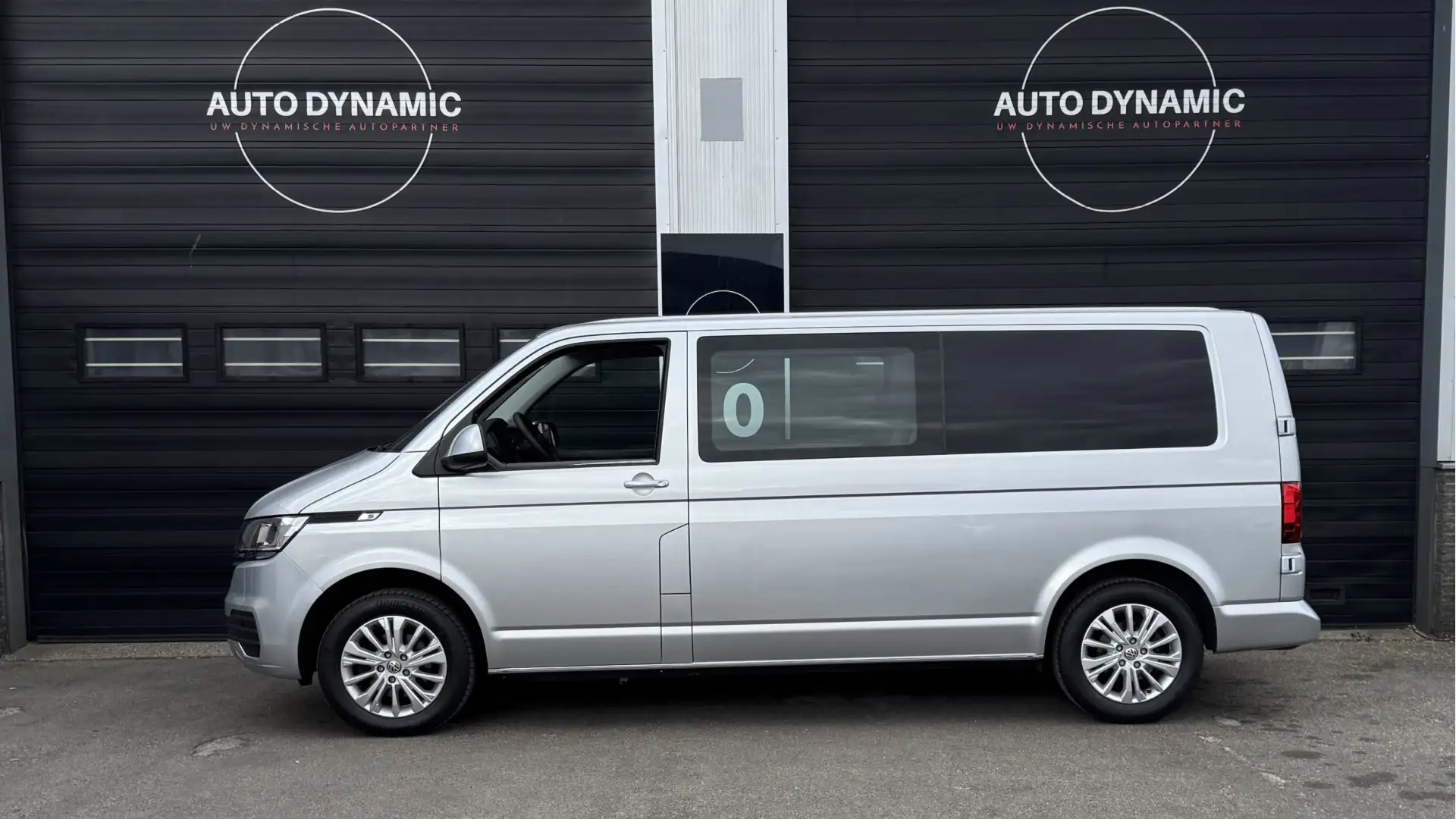 Volkswagen T6.1 Transporter 2.0 TDI L2H1 28 Highline DSG Dubbele Cabine | Lang Plateado - 2