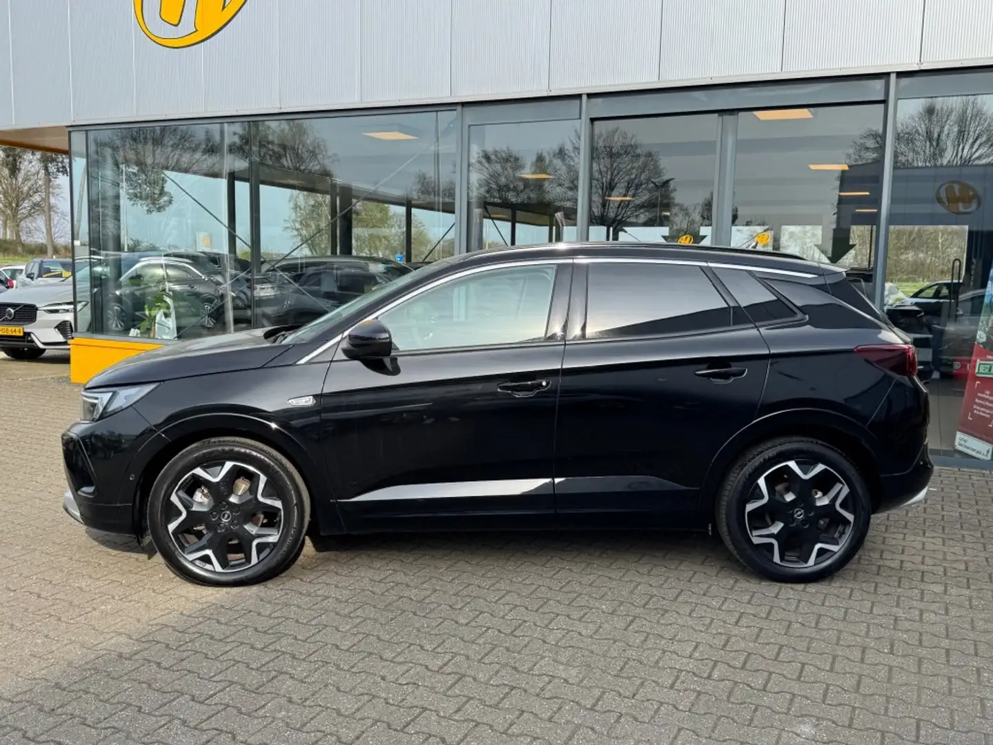 Opel Grandland 1.2 T 130 pk Ultimate - Navi - camera - stoel/stuu Zwart - 2