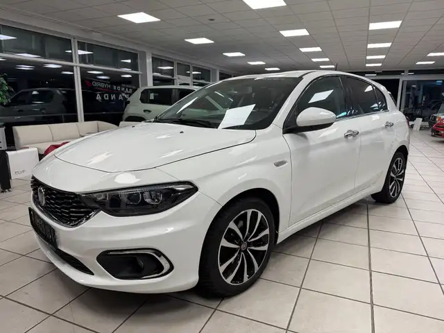 Fiat Tipo Lounge AUTOMATIK, NAVI, LEDER, SITZHEIZUNG