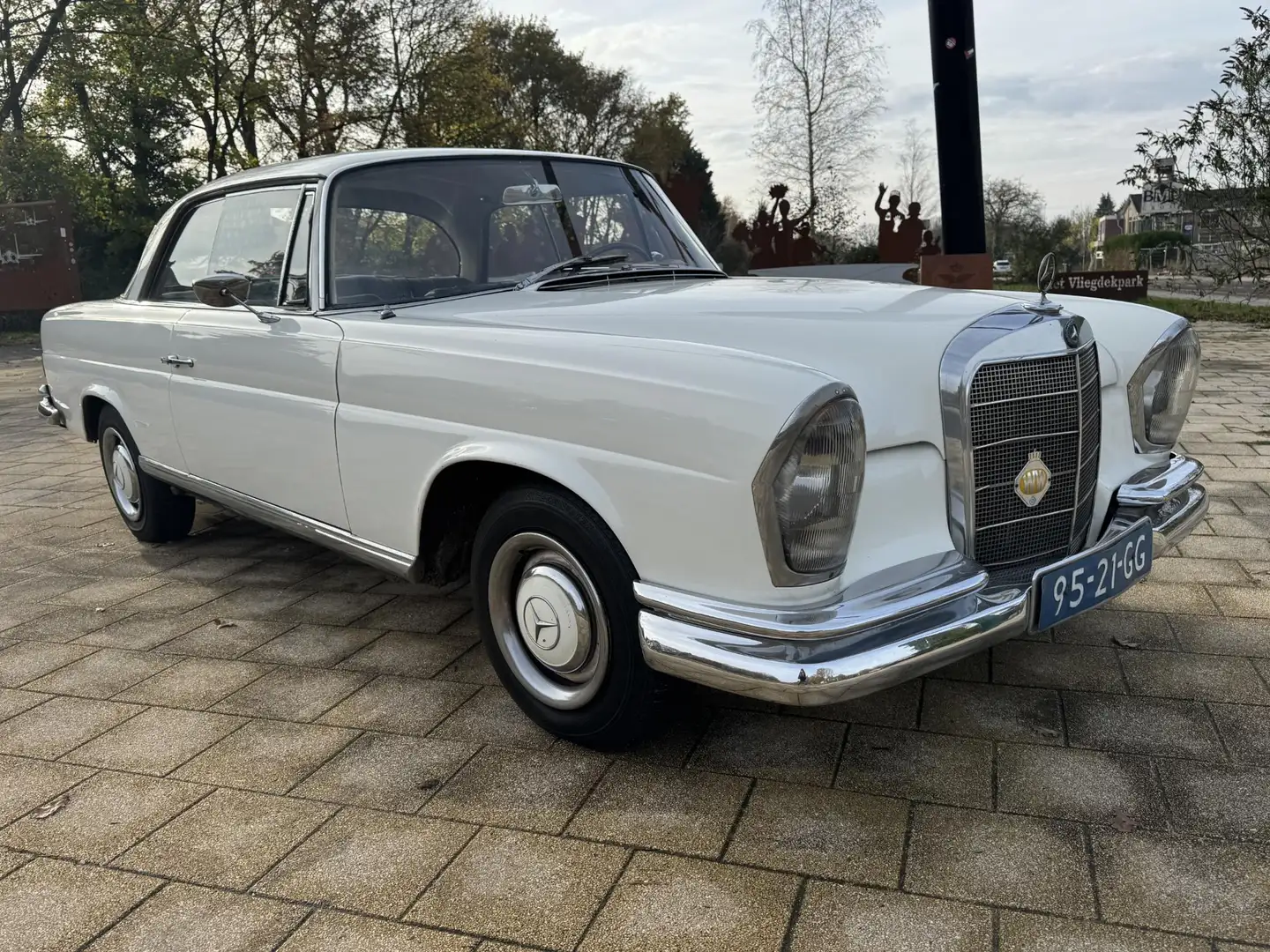 Mercedes-Benz 250 se - 2