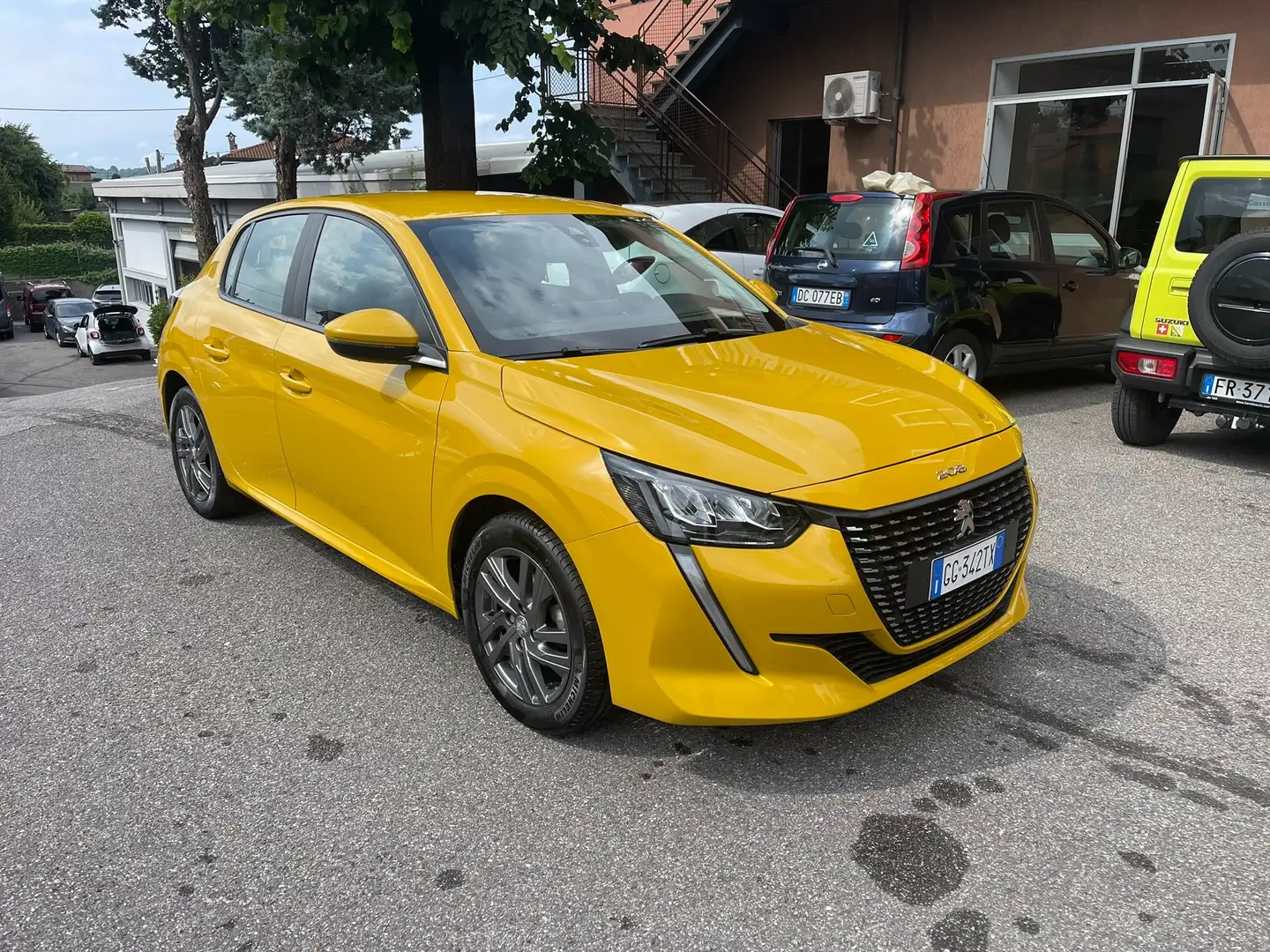 Peugeot 208 1.2 puretech Active Pack CINGHIA NUOVA Amarillo - 2