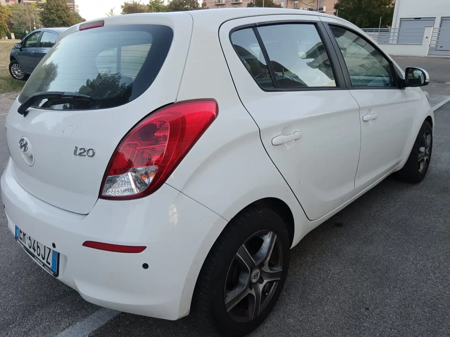 Hyundai i20 i20 5p 1.2 Sound Edition econext (bluedrive) Gpl Blanco - 2