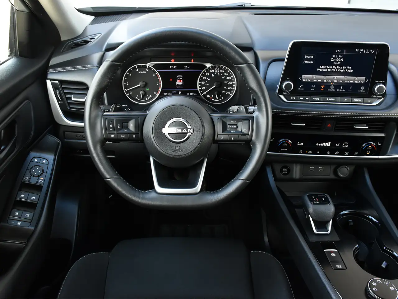 Nissan Rogue photo Nissan Rogue