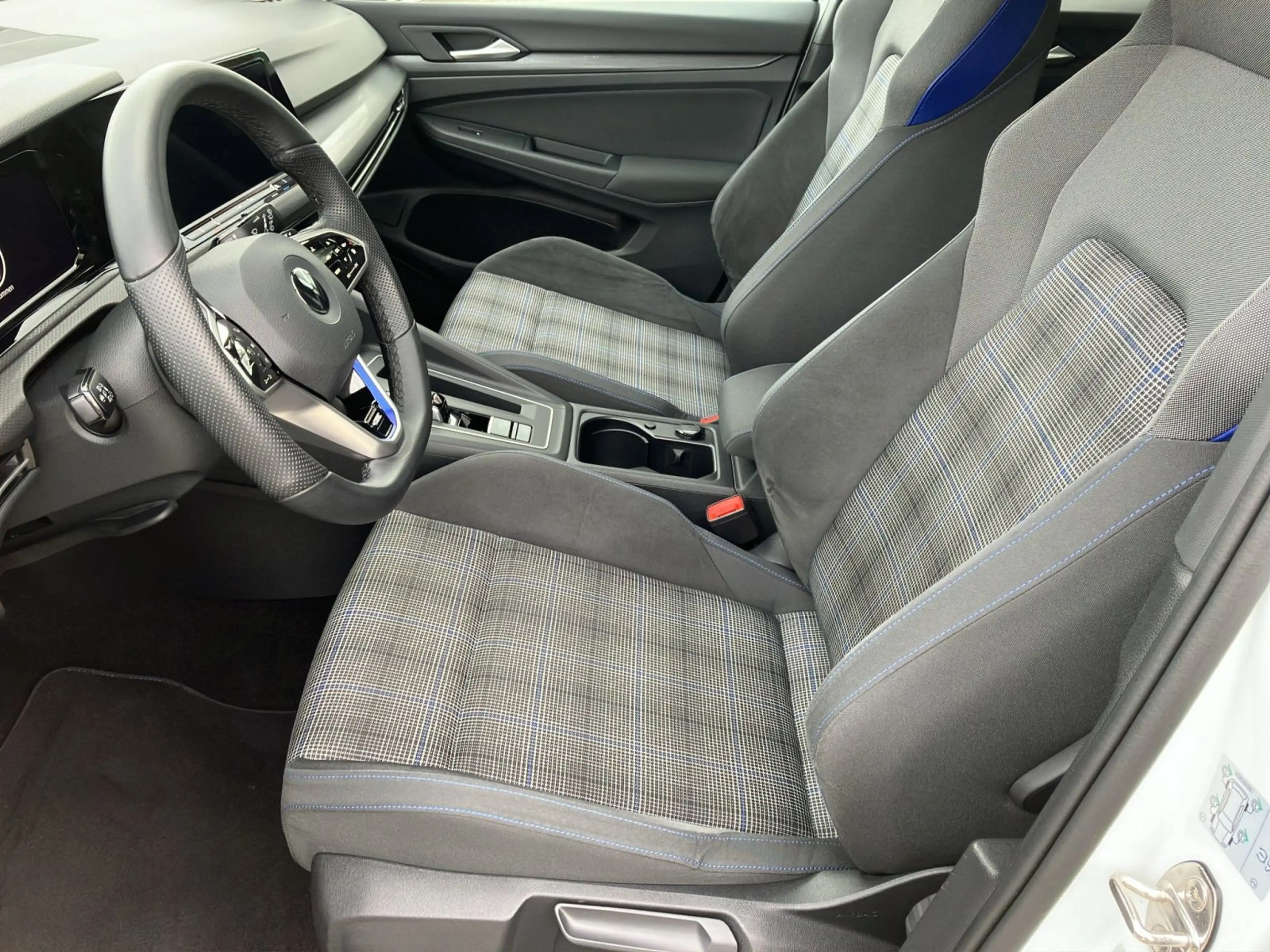 Volkswagen Golf GTE 1.4 TSI GTE — photo 9
