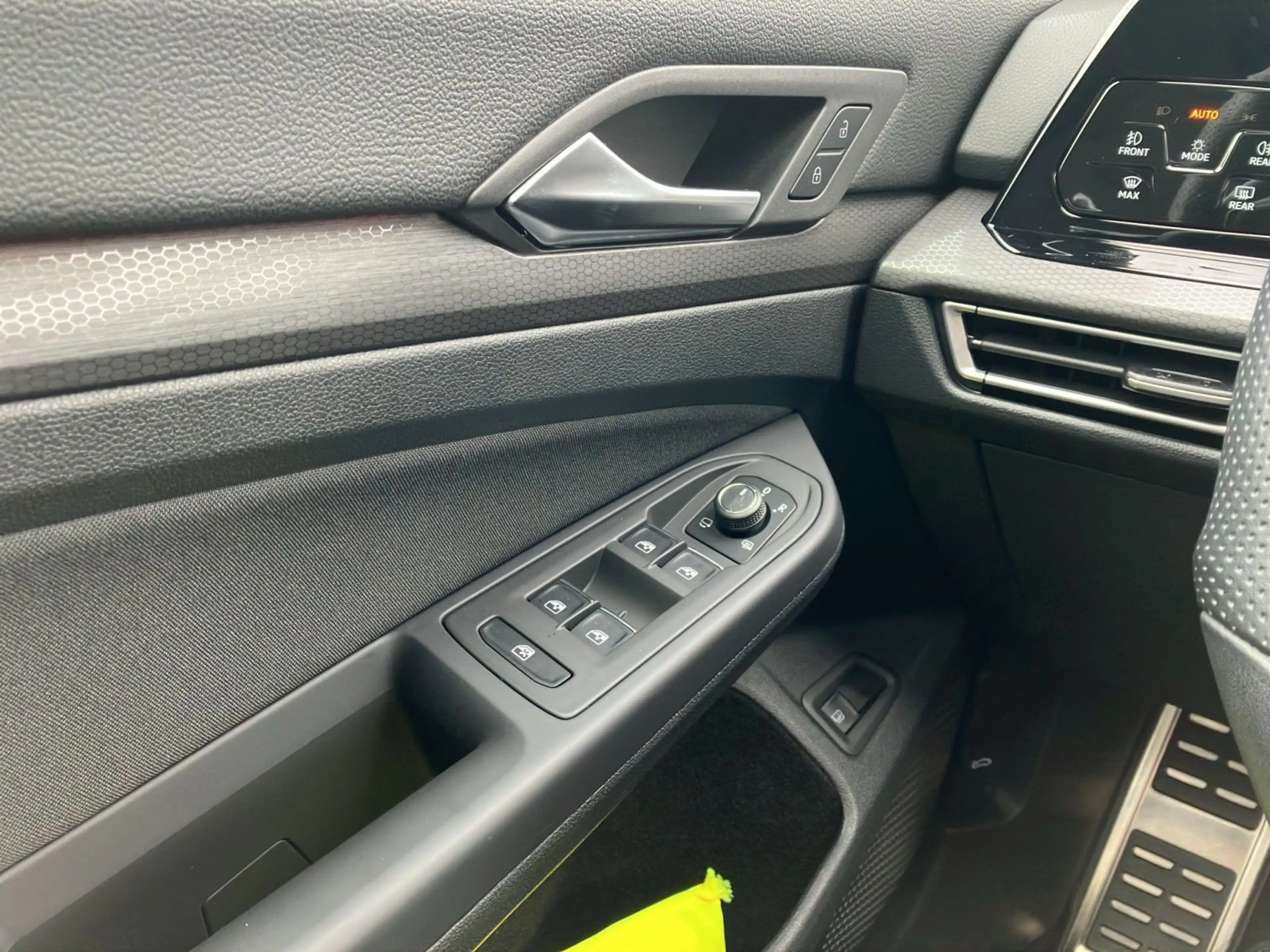 Volkswagen Golf GTE 1.4 TSI GTE — photo 14