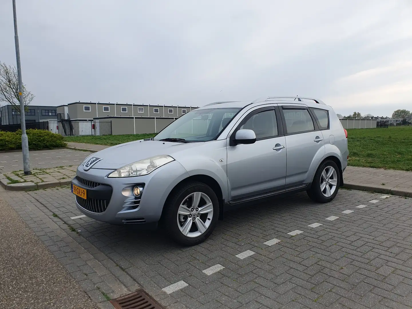 Peugeot 4007 2.4 ST 7p. 4x4 Veel nieuwe onderdelen Argintiu - 1