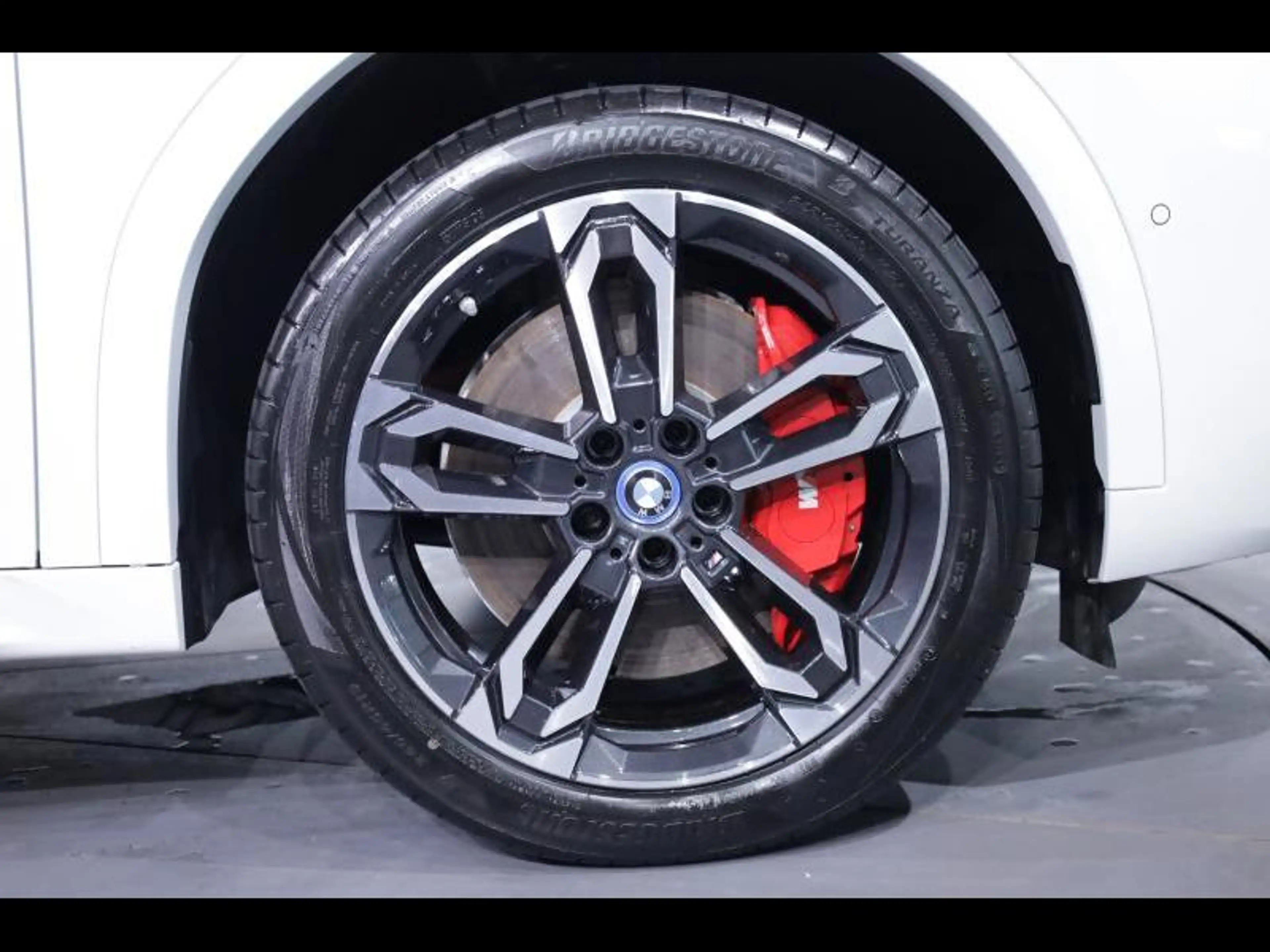 BMW iX2 eDrive20 Kit M Sport — photo 8
