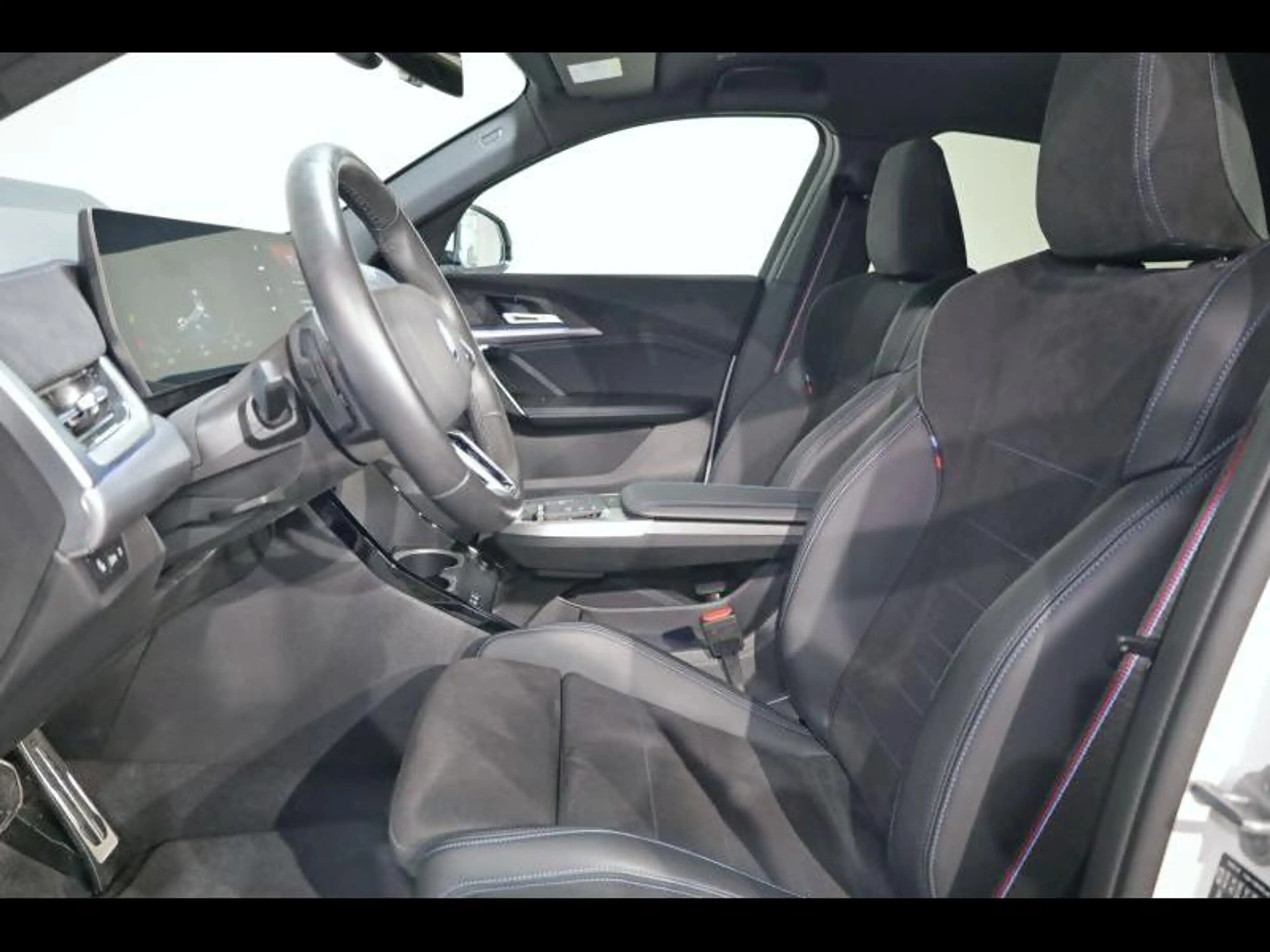 BMW iX2 eDrive20 Kit M Sport — photo 9