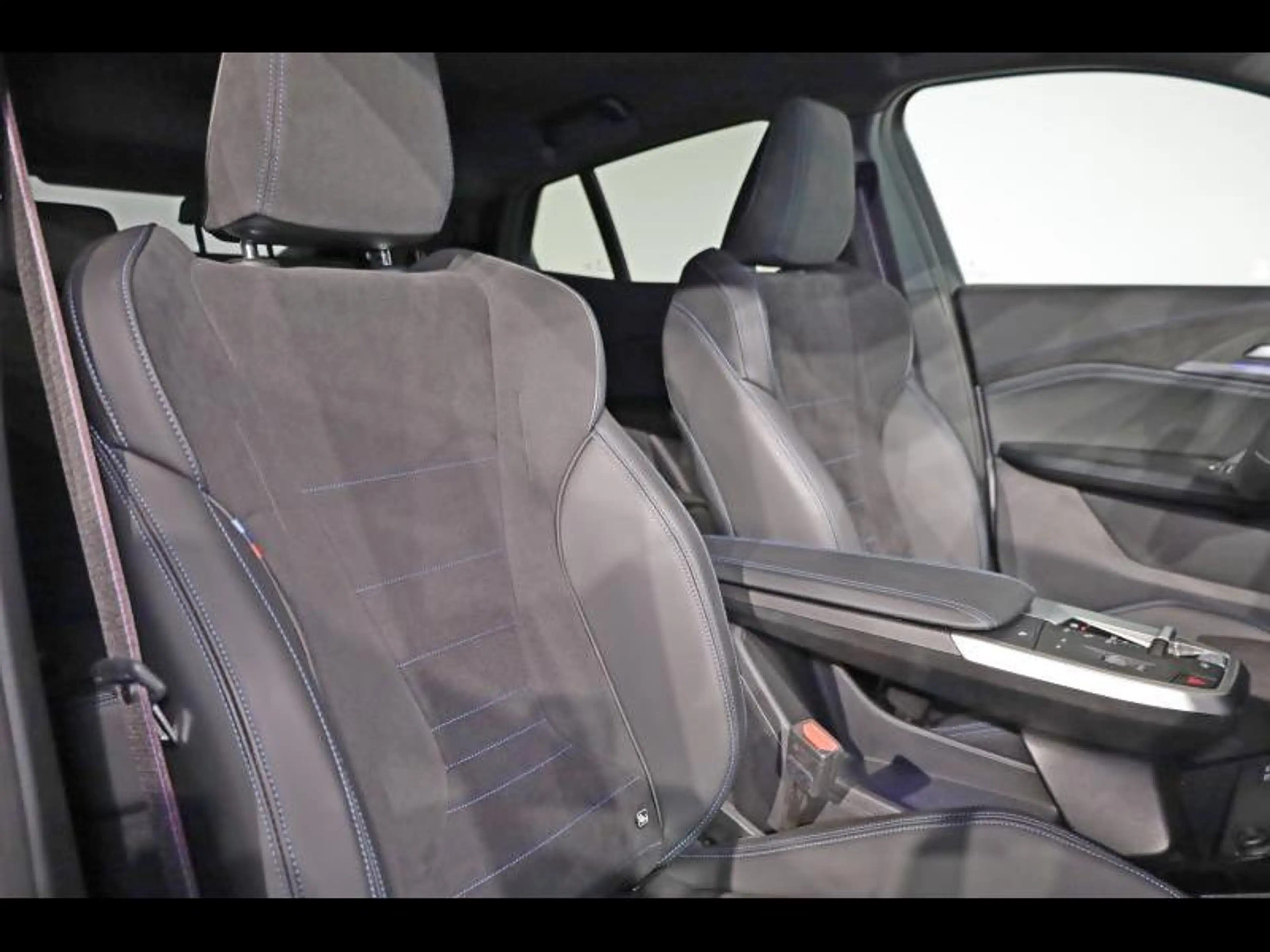 BMW iX2 eDrive20 Kit M Sport — photo 11