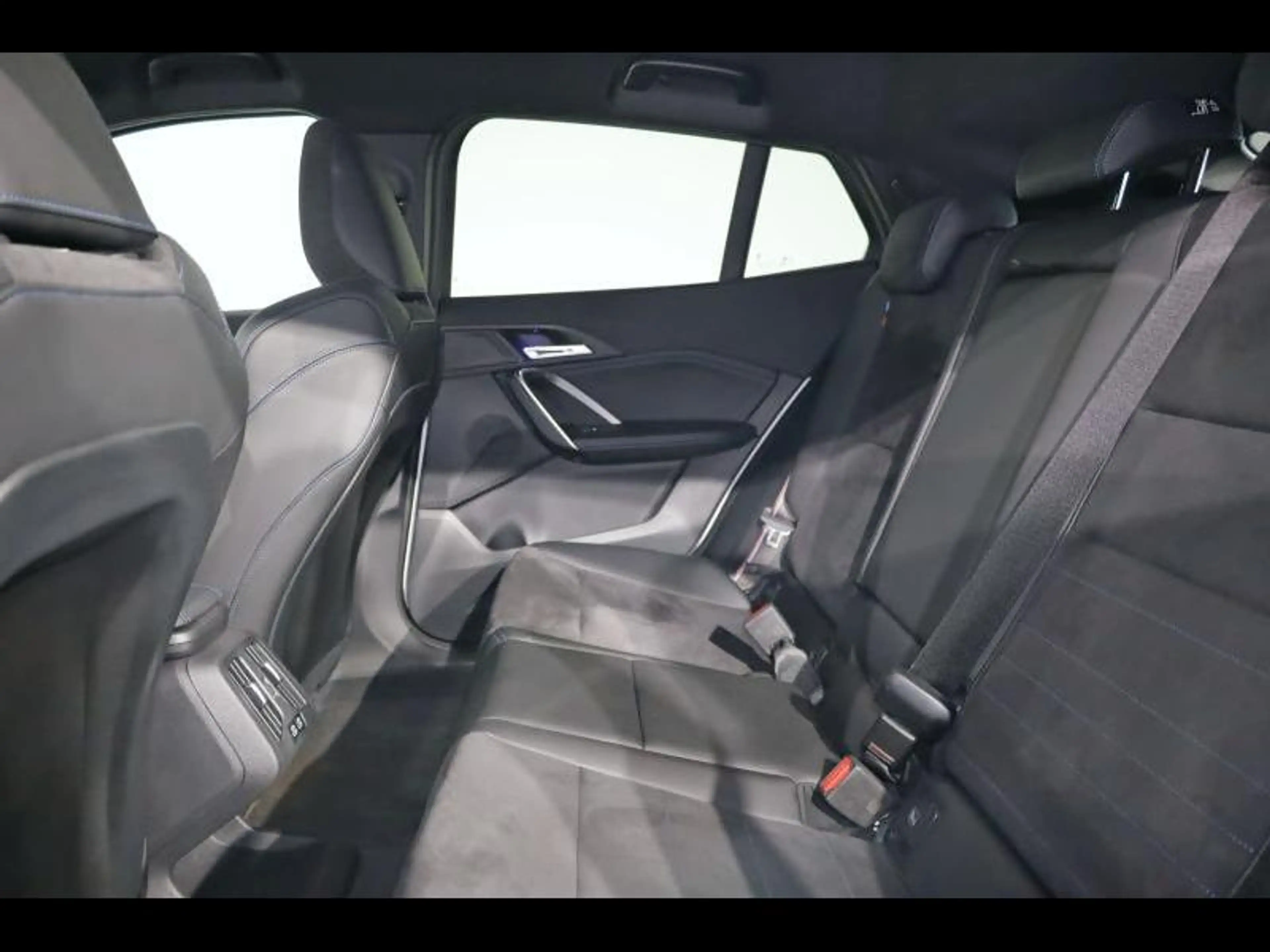 BMW iX2 eDrive20 Kit M Sport — photo 10