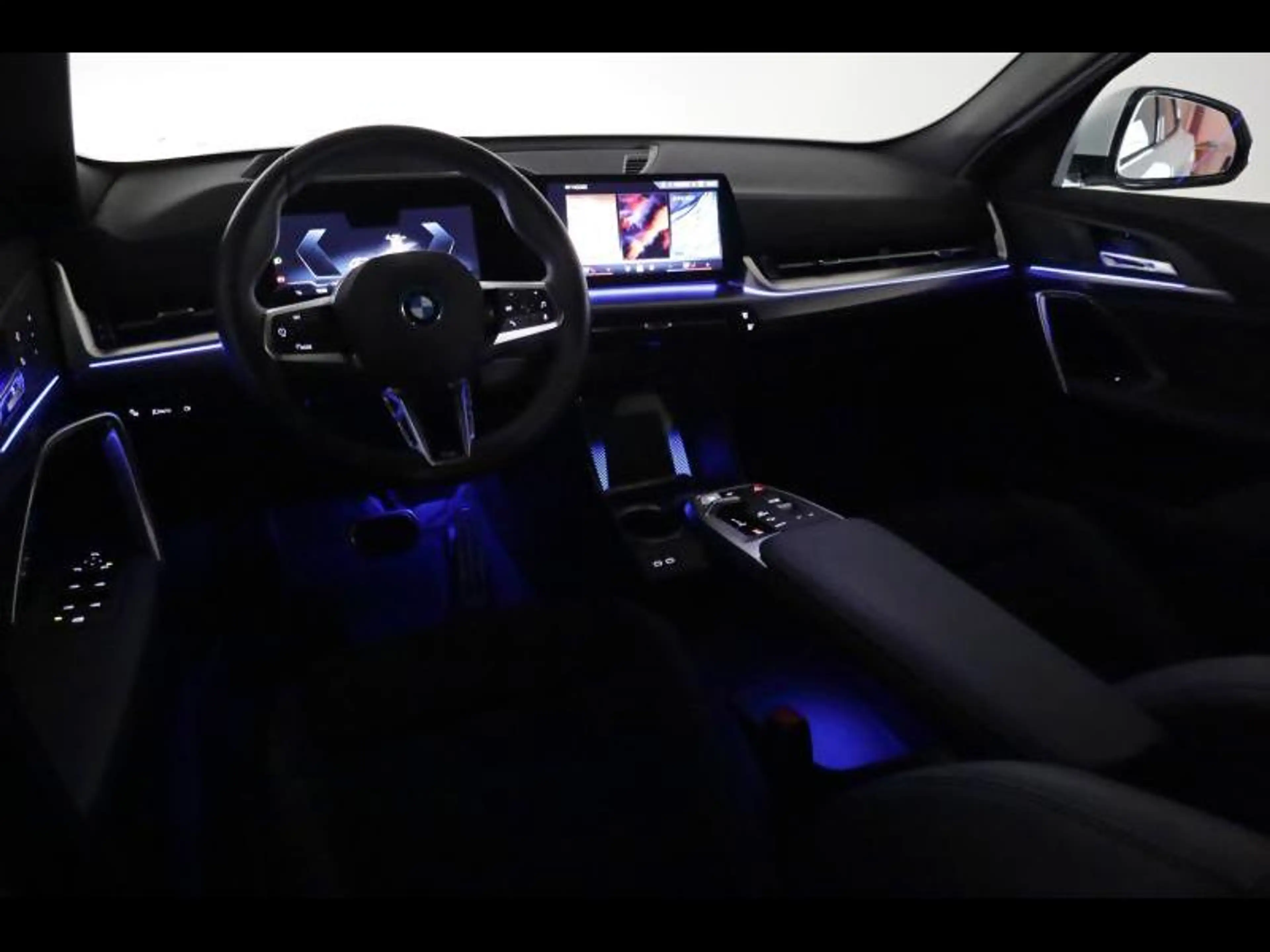 BMW iX2 eDrive20 Kit M Sport — photo 12