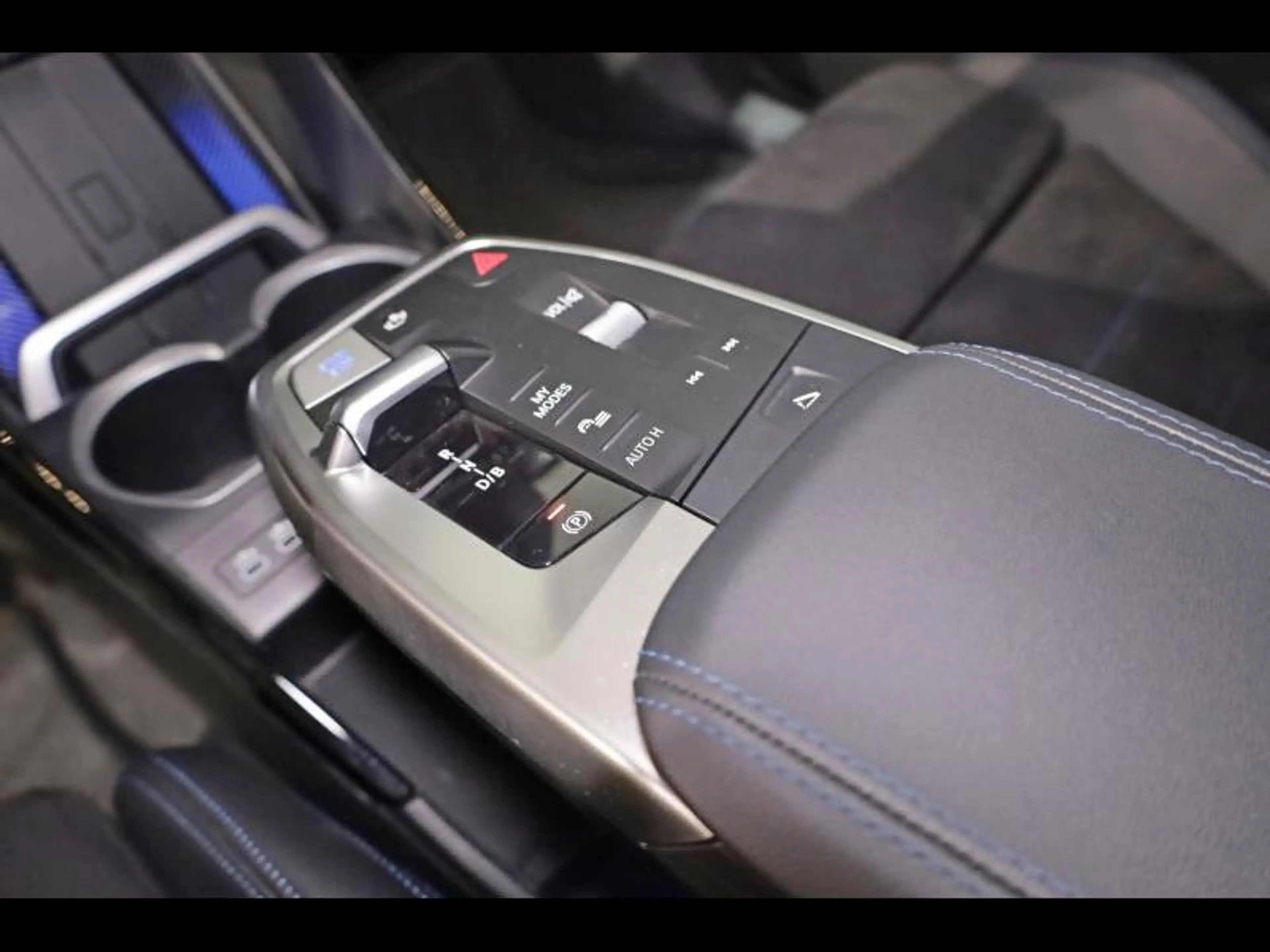 BMW iX2 eDrive20 Kit M Sport — photo 13