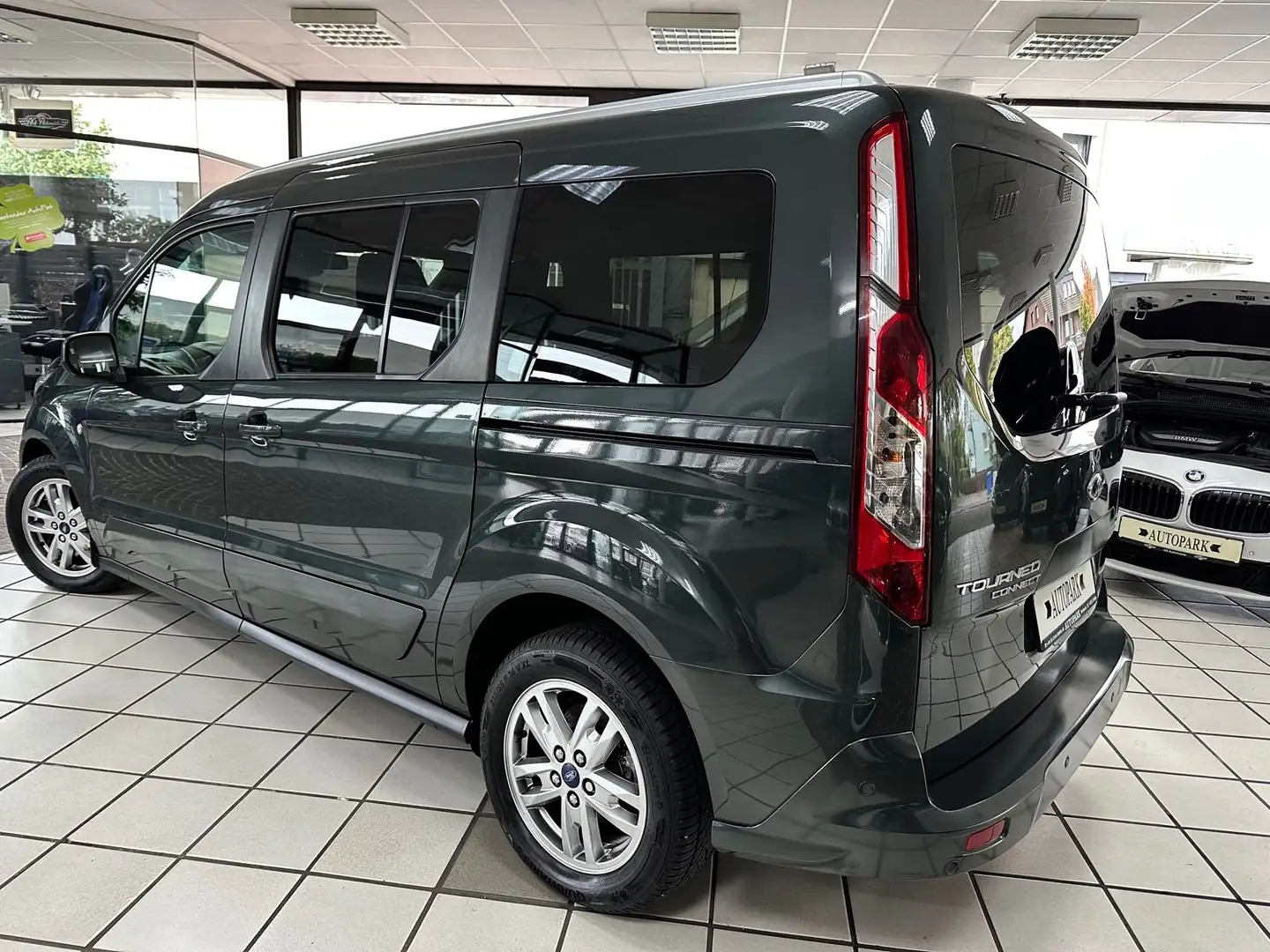 Ford Grand Tourneo Grand T.Connect TitaniumAut. Pano. 7 Sitz. 1 HD! Grau - 2