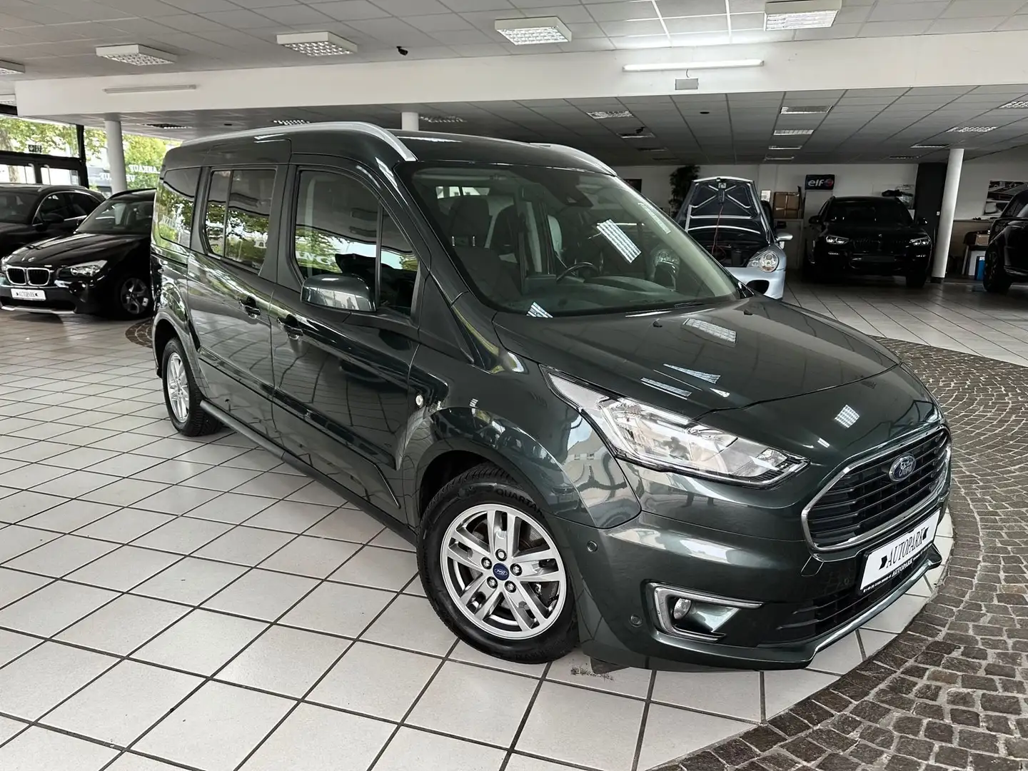 Ford Grand Tourneo Grand T.Connect TitaniumAut. Pano. 7 Sitz. 1 HD! Grau - 1