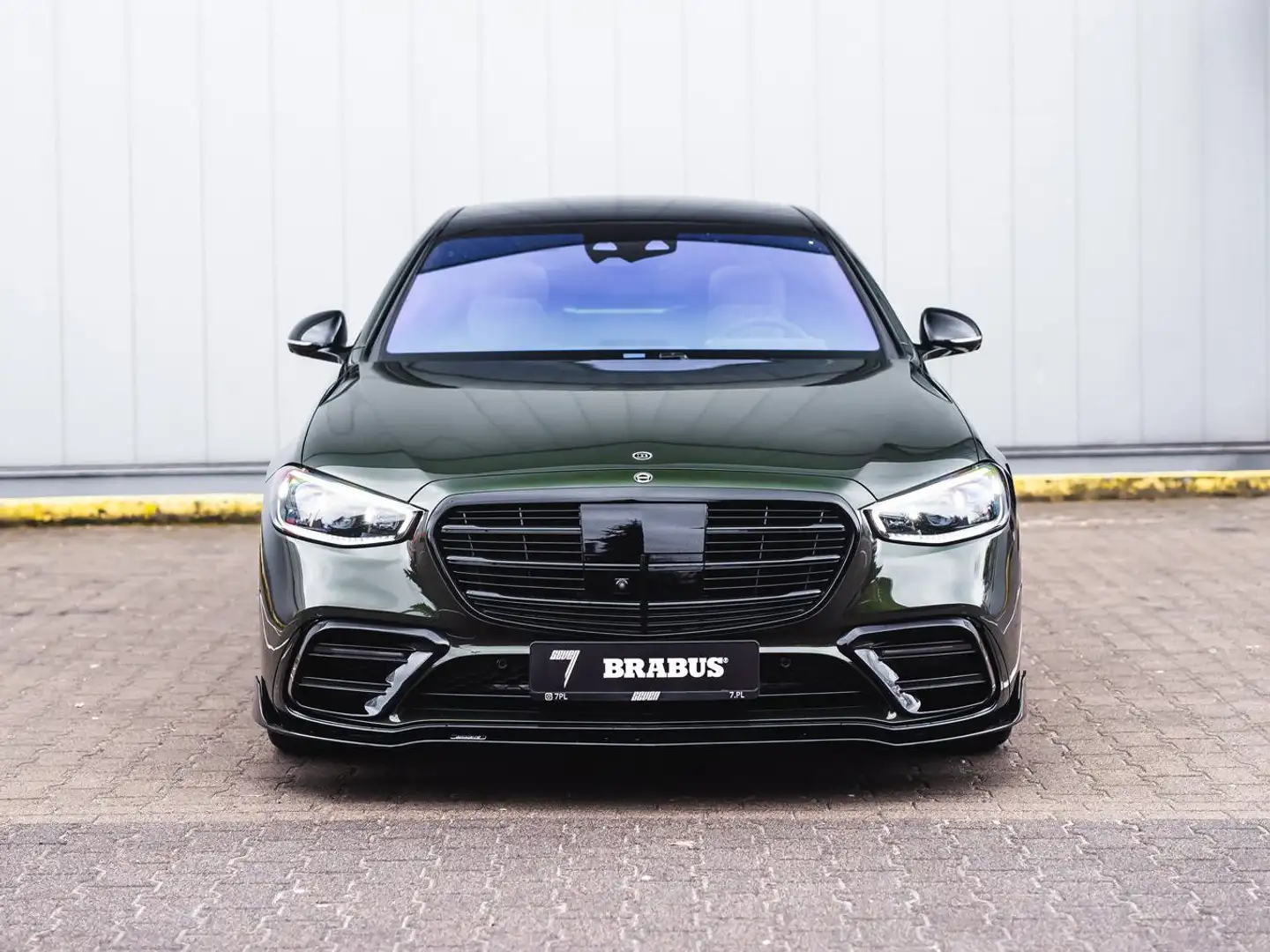 Mercedes-Benz S 580 Full Option BRABUS, Unique paint, in Stock Green - 2