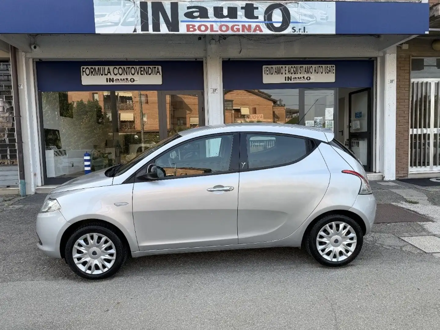 Lancia Ypsilon 1.2 69 CV 5 porte S&S Gold SOLO 74.000 KILOMETRI Argento - 2