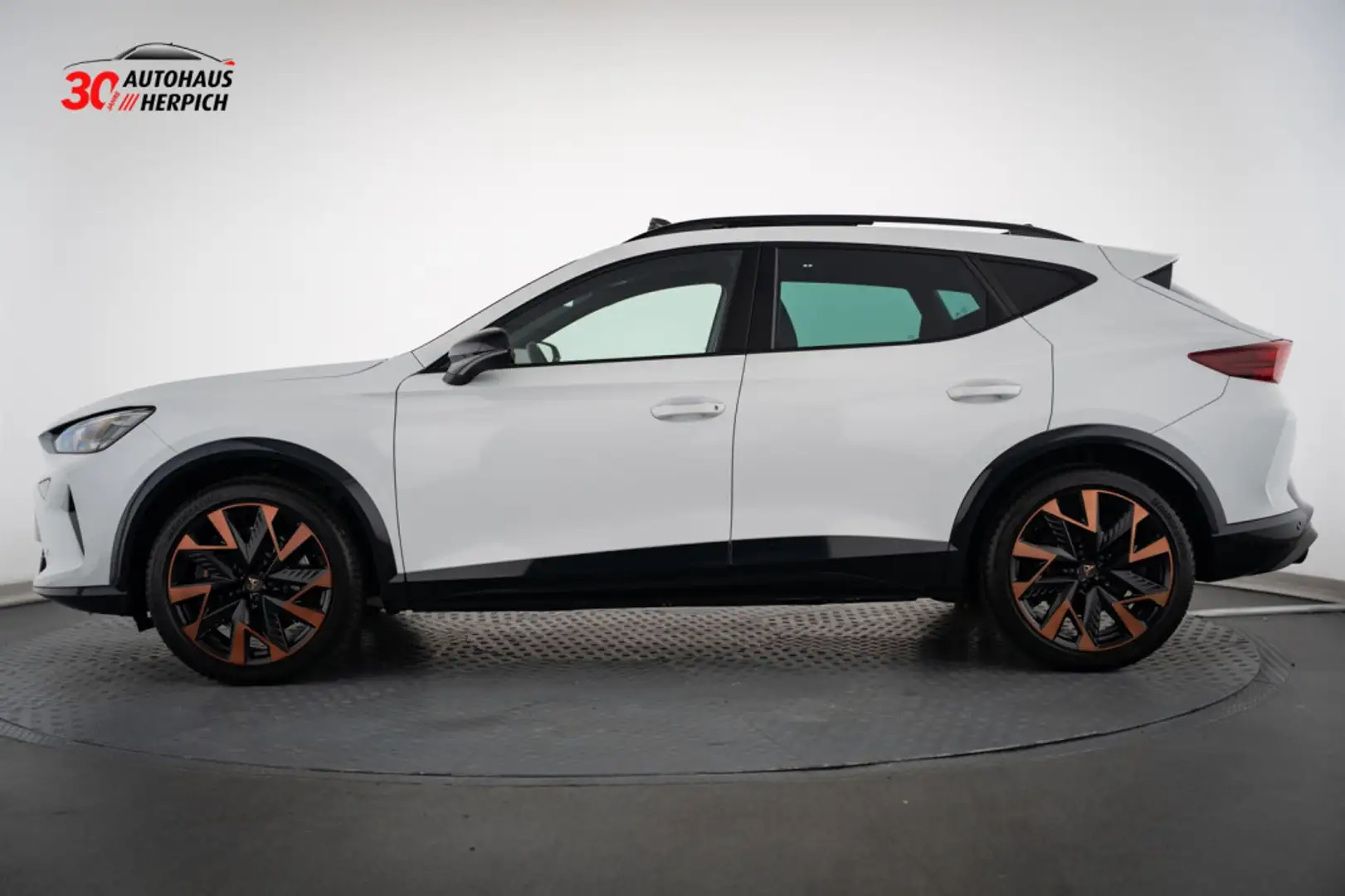 CUPRA Formentor VZ 2.0 TSI ACC PANO SHZ RFK 4DRIVE DAB Weiß - 2