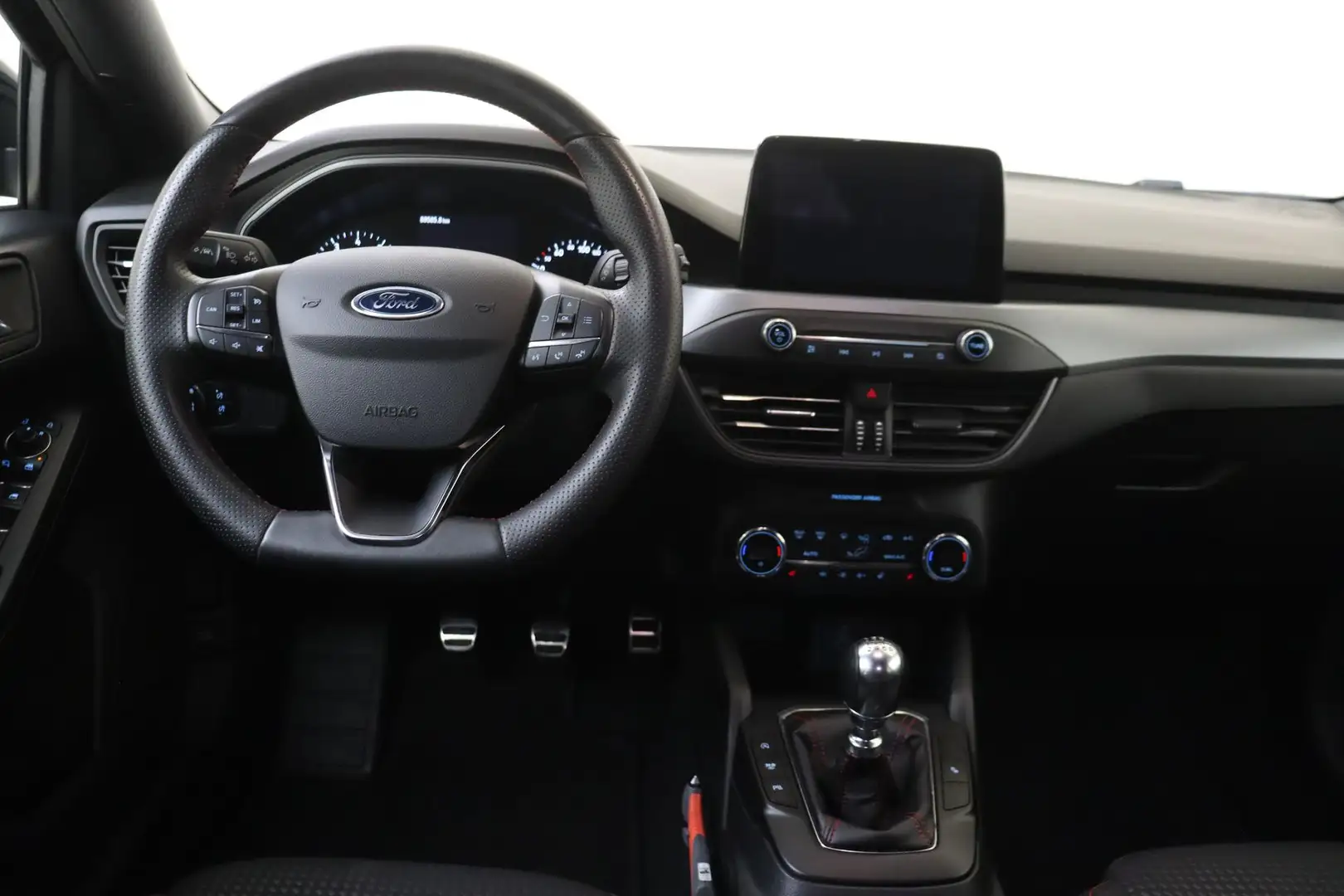 Ford Focus Wagon 1.0 EcoBoost Hybrid ST Line Style | Winter P Noir - 2