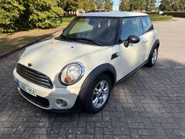 Mini 1.6i One , zetelverwarming , autmatische airco , cruise control enz...