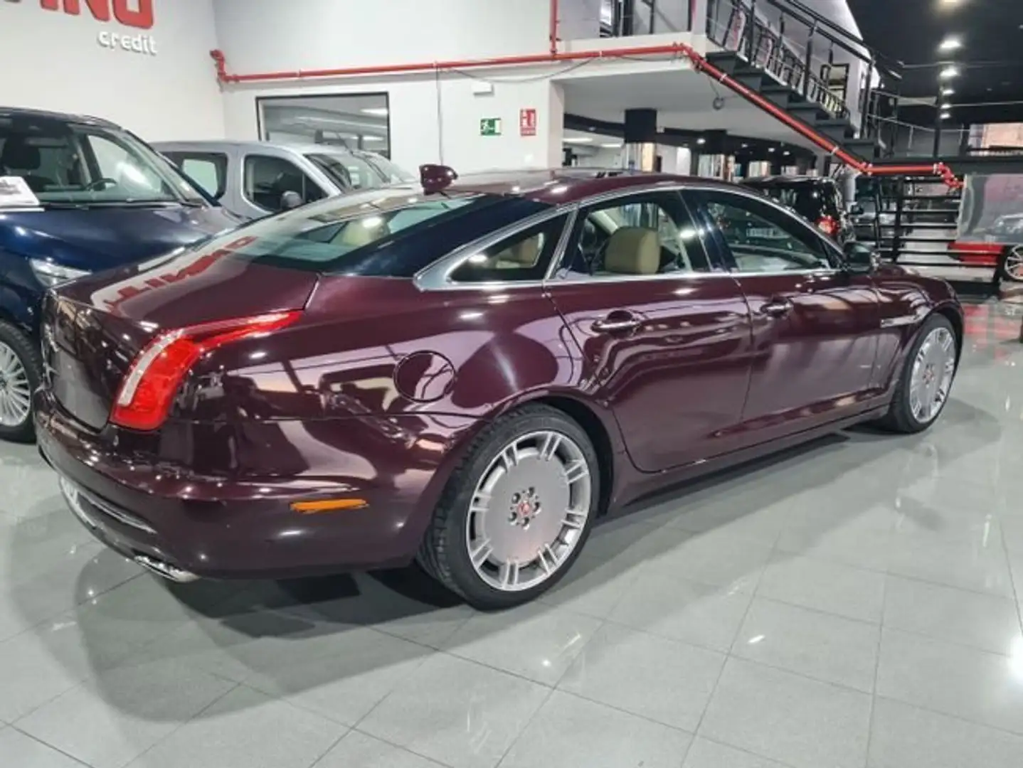 Jaguar XJ 3.0D SWB Premium Luxury Aut. Rojo - 2