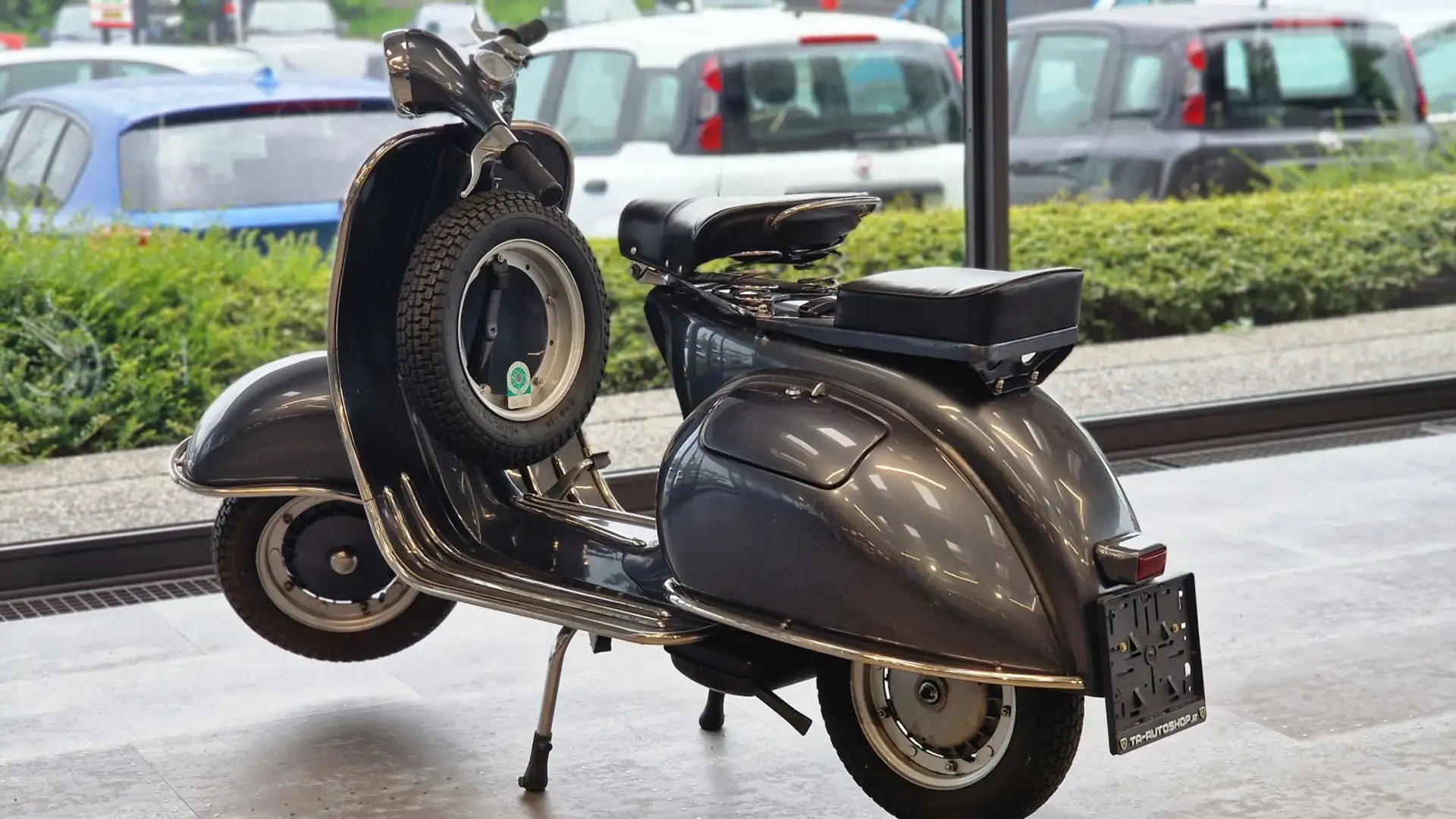 Piaggio Vespa 150 Grijs - 1