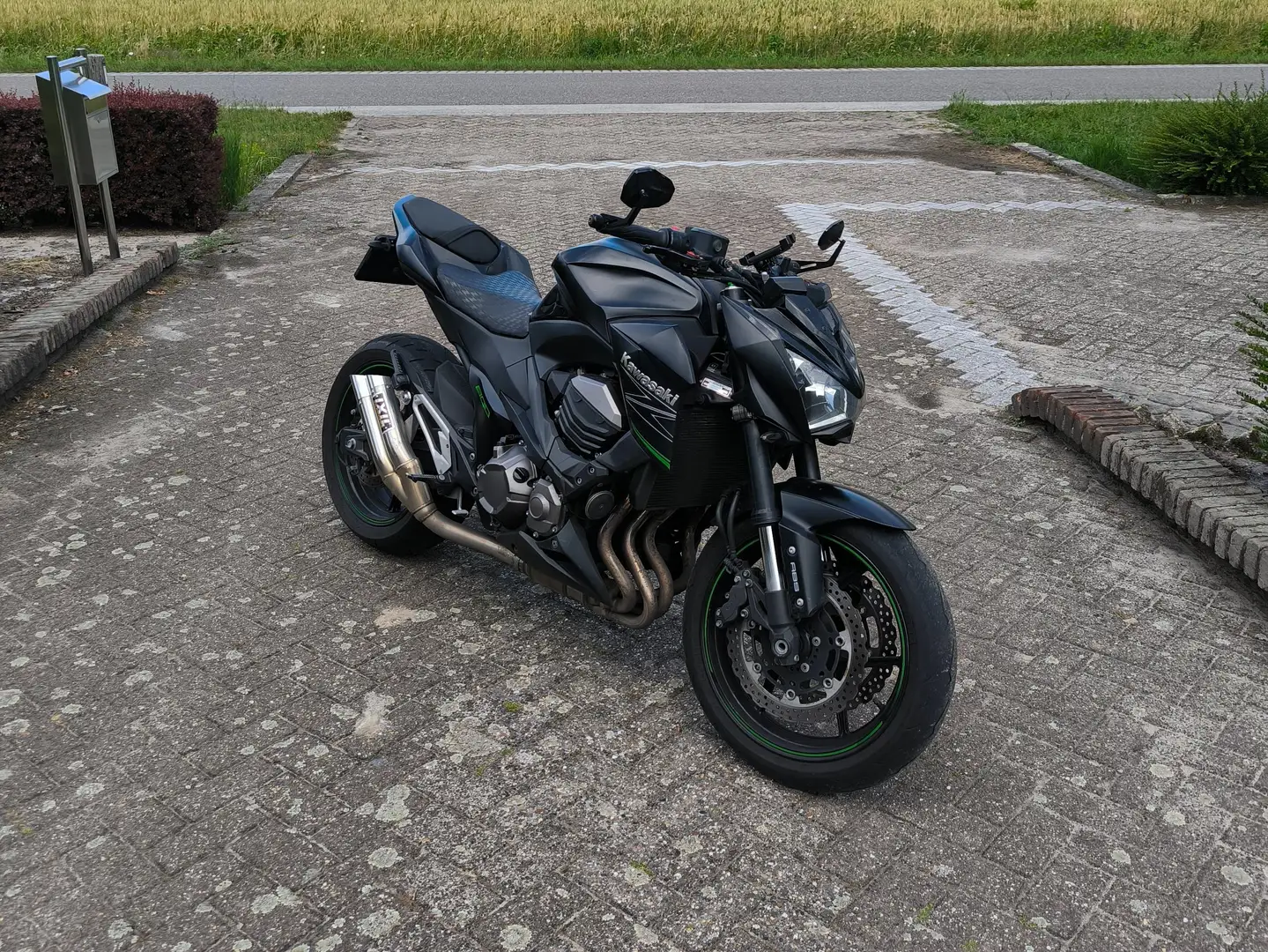 Kawasaki Z 800 Zwart - 1
