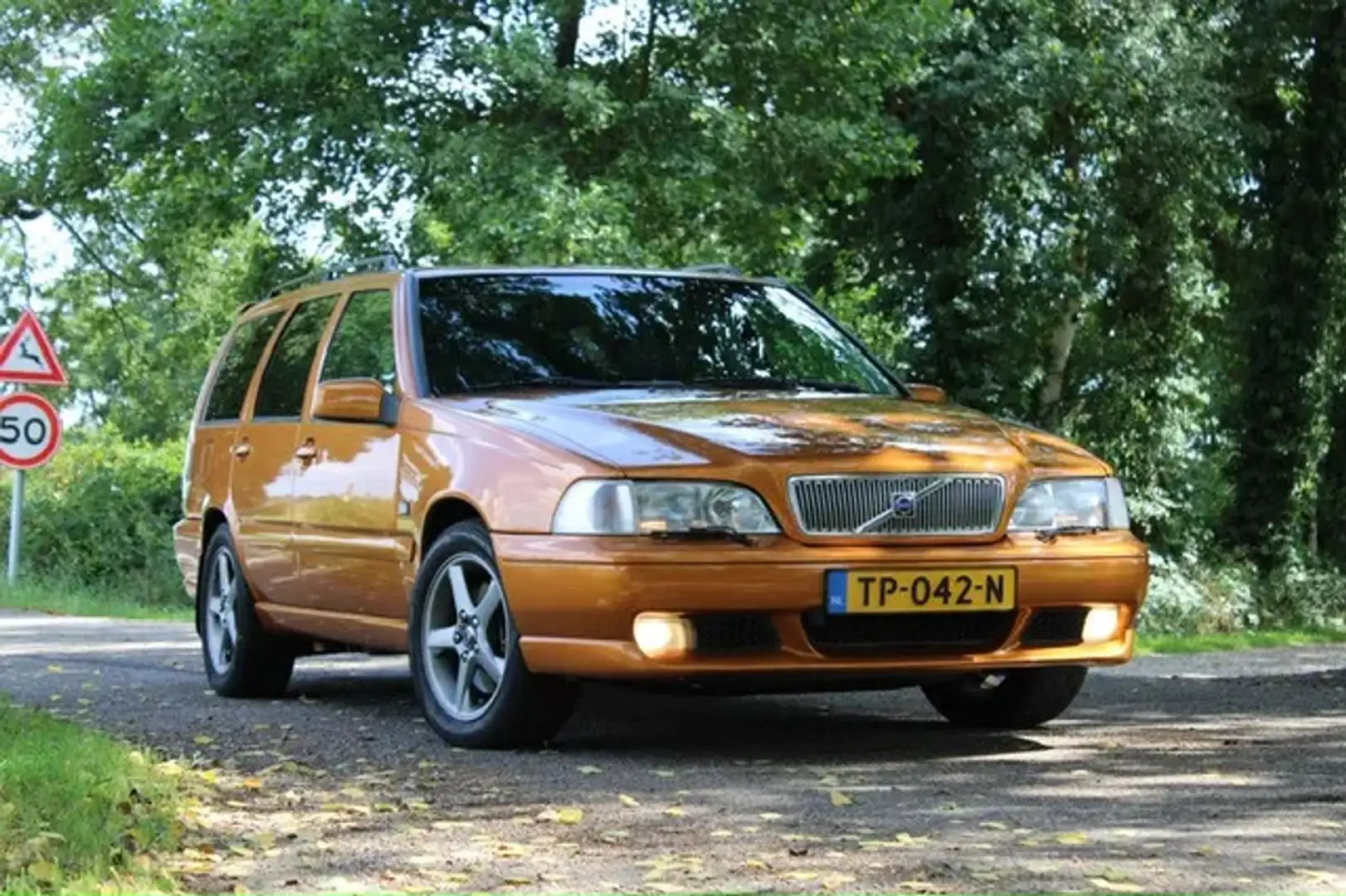 Volvo V70 R 2.3 AWD Saffron Pearl Or - 1