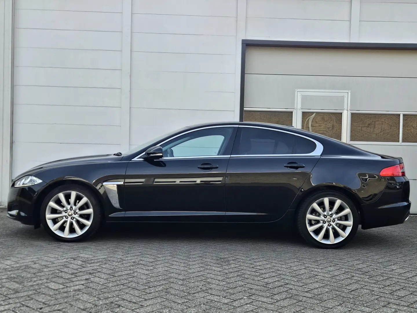 Jaguar XF 2.2D /Dealer Onderhouden/ACC/Xenon/Camera! Zwart - 2