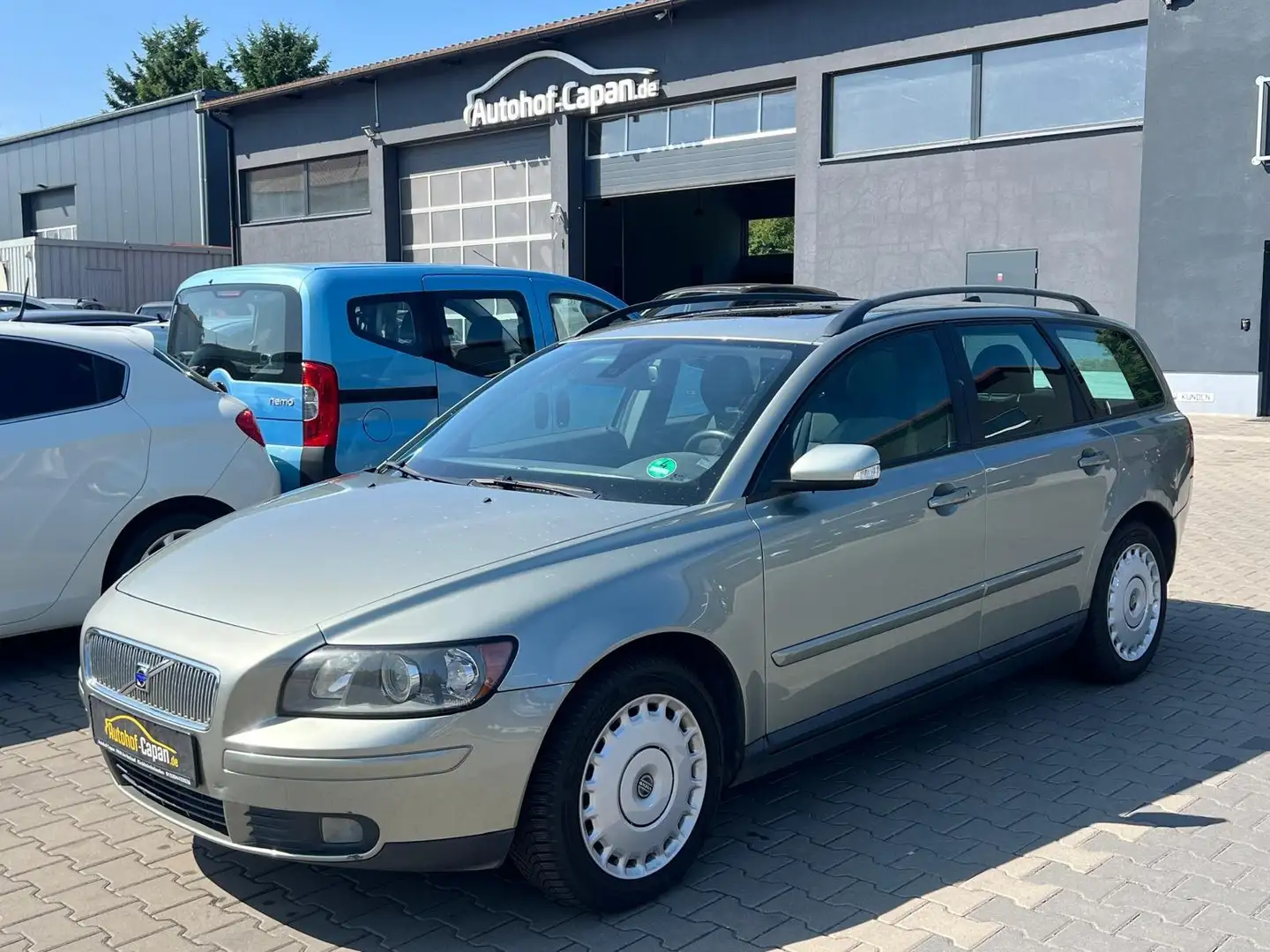 Volvo V50 V50 Kombi 1.8 Momentum/Klima/SHZ/Eu4/ZV/1Ha/TUVNEU Grau - 1