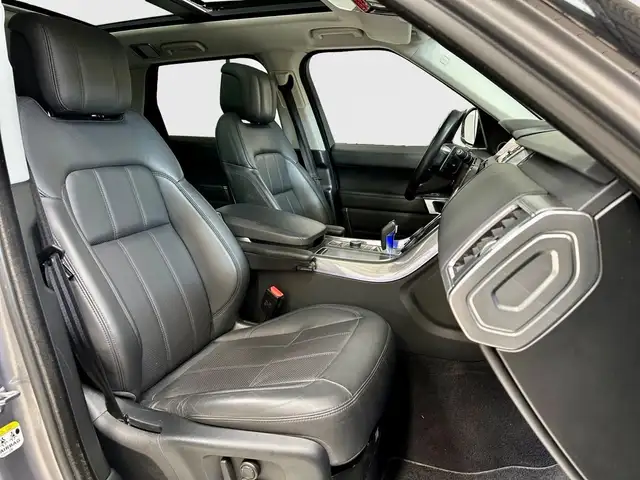Land Rover Range Rover Sport view 3