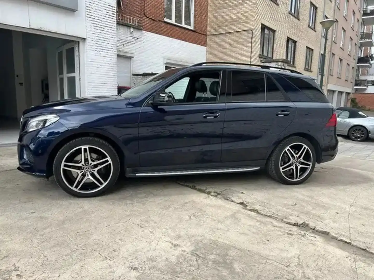 Mercedes-Benz GLE 500 e 4Matic 7G-TRONIC AMG Line - 1