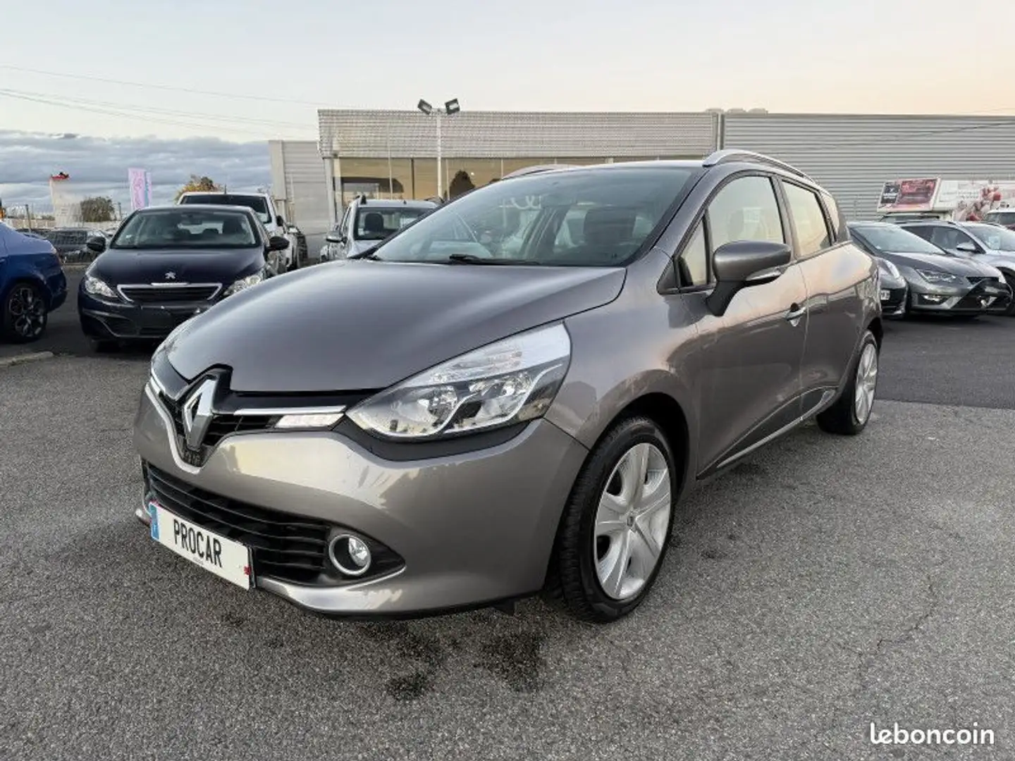 Renault Clio IV ESTATE 1.5 DCI 90CH ENERGY BUSINESS 82G Grau - 1