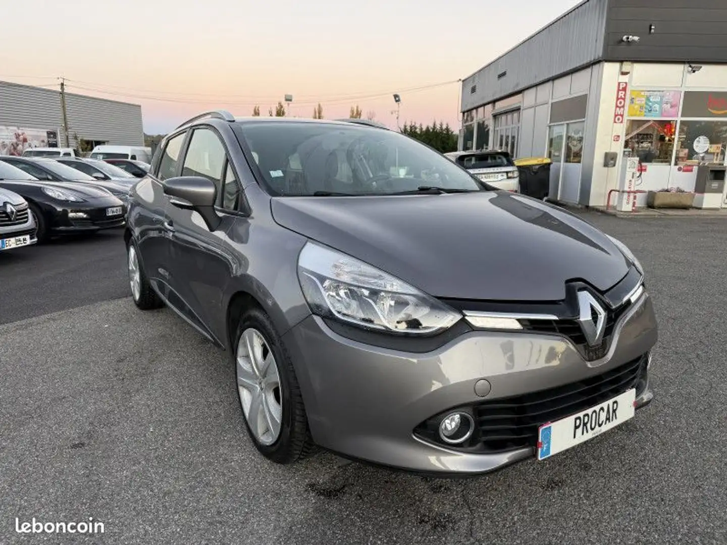 Renault Clio IV ESTATE 1.5 DCI 90CH ENERGY BUSINESS 82G Grau - 2