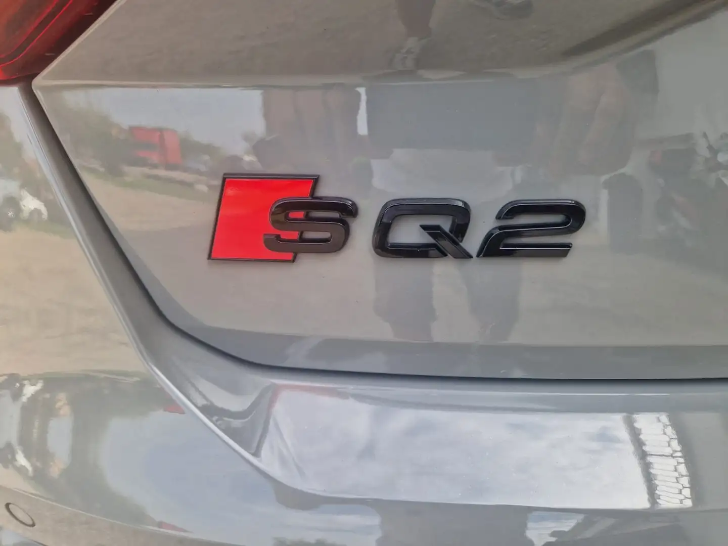 Audi SQ2 2.0 tfsi quattro s-tronic identy black TETTO Grigio - 2