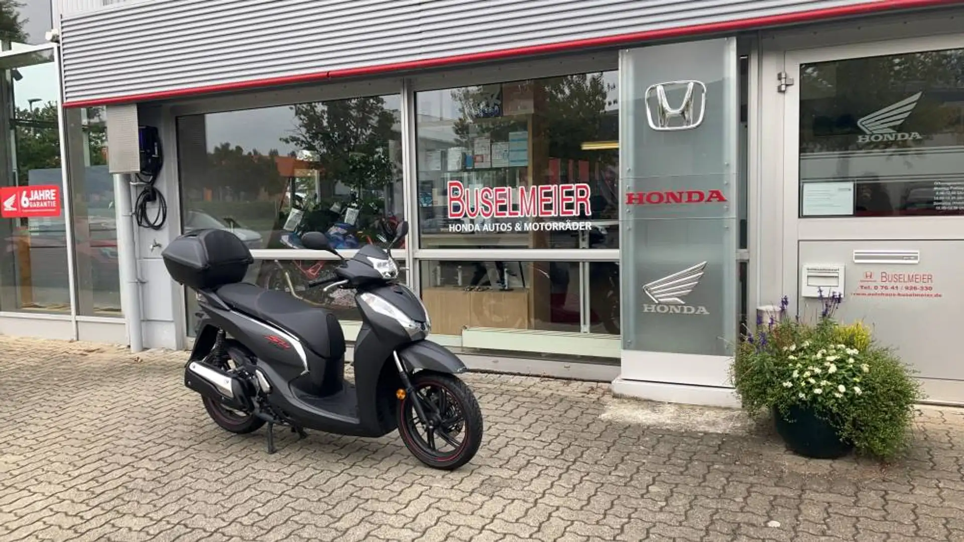 Honda SH 300 ABS siva - 1