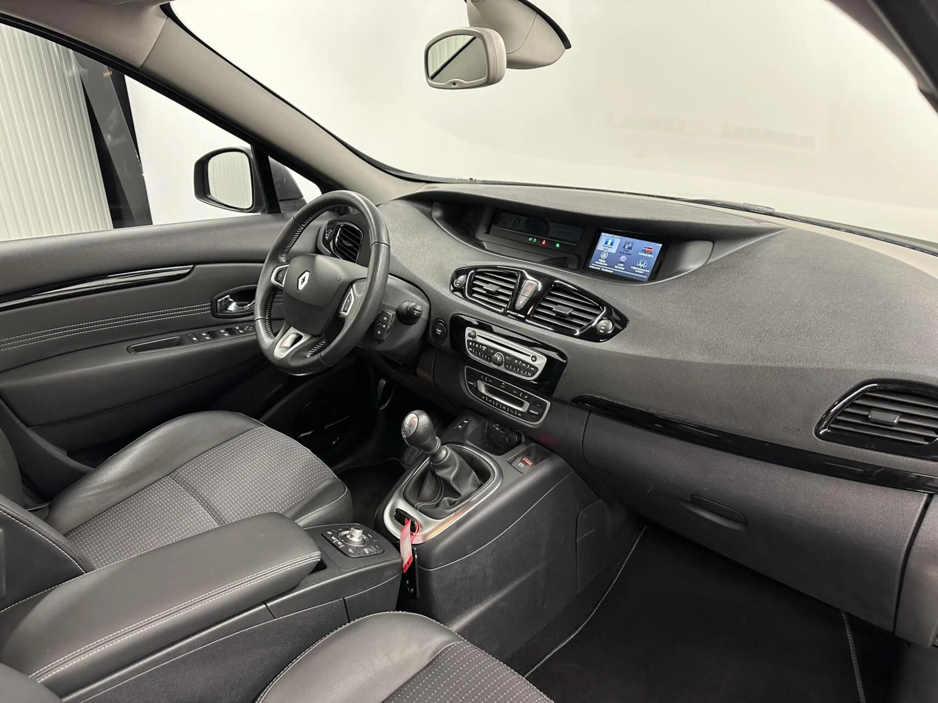 Renault Scenic 1.4 TCe Bose CAMERA TREKHAAK NAVI CRUISE ECC LM. — photo 12