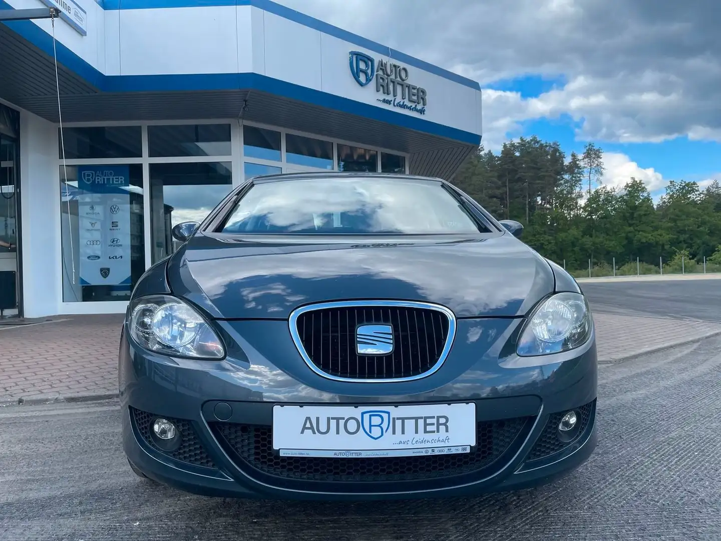 SEAT Leon 1.6 Sport Limited Bluetooth+Klima Šedá - 2